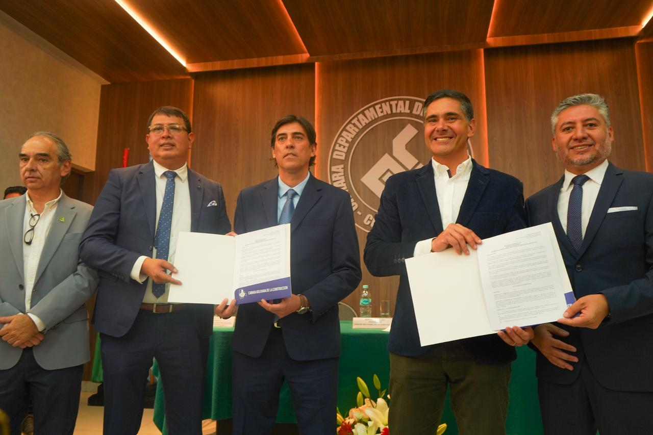 GOBIERNO ENTREGA DECRETO SUPREMO DE REACTIVACIÓN ECONÓMICA Y REAJUSTE DE PRECIOS AL SECTOR DE LA CONSTRUCCIÓN